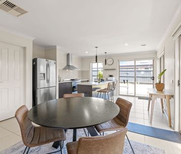 Stylish Family Home in Clyde - Photo 5