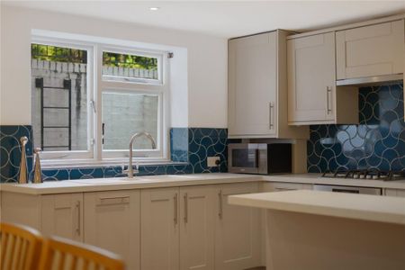 2 Bed Flat, Chatsworth Road, NW2 - Photo 5