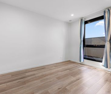 LIGHT AND BRIGHT APARTMENT LIVING! - Photo 1