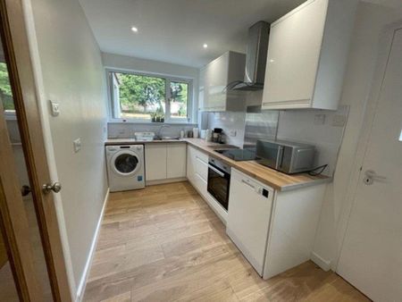 2 bedroom semi-detached house to rent - Photo 5