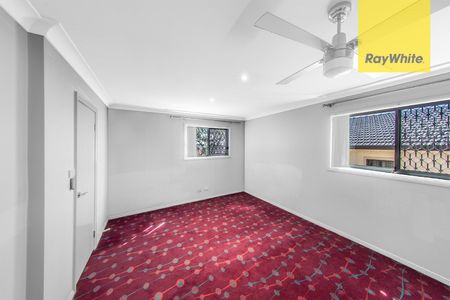 Spacious Five Bedroom 2-Storey Family Living In Leafy Pocket - Photo 5