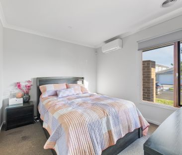 Modern Family Living in Fraser Rise - Photo 5