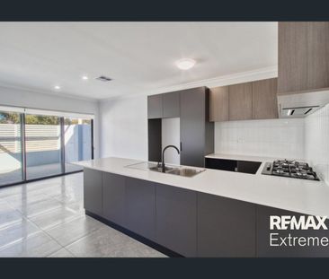 Beautiful 3x2 Near New Townhouse - Photo 2