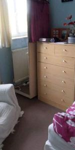 2 bedroom property to rent in London - Photo 3