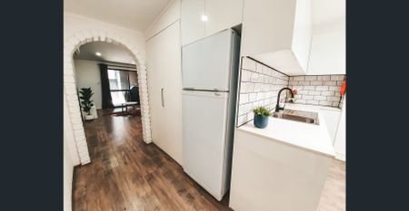 Gorgeous on Gladstone- A Cosy Semi-Furnished Cottage in the East - Photo 2