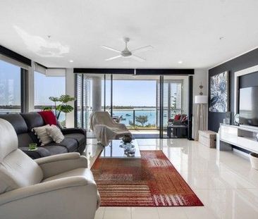 Absolute Waterfront Living â Uninterrupted Broadwater Views - Photo 3