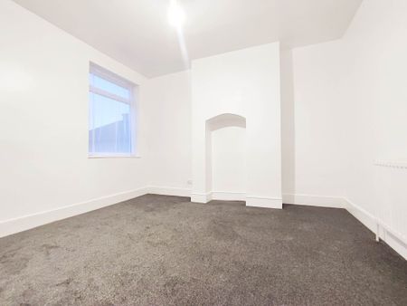 Price £2,800 pcm - Available Now - Part Furnished - Photo 2