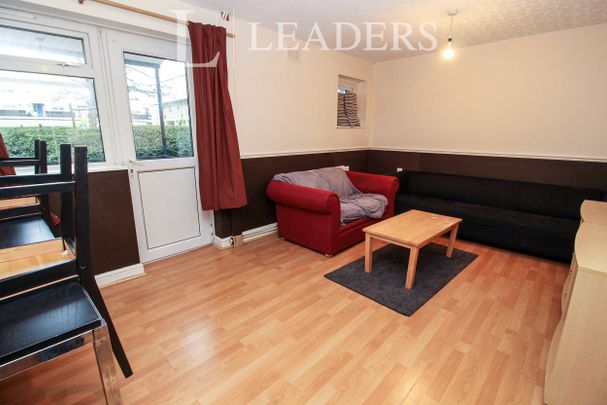 3 bedroom property to rent Kennedy Square, Leamington Spa, CV32 - Photo 1