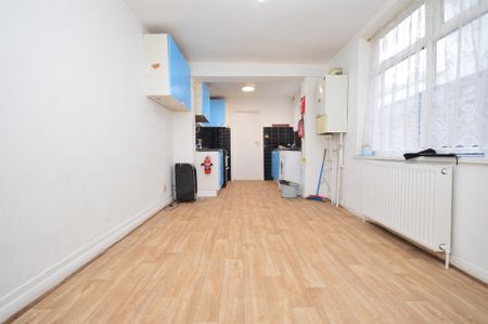 4 bedroom terraced house to rent - Photo 4