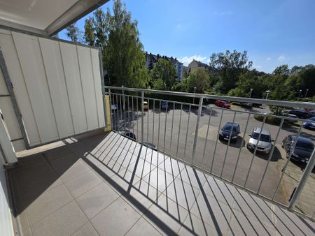 1. OG mit Balkon ! Lift / Laminat / TG Stellplatz u.v.m... - Foto 4