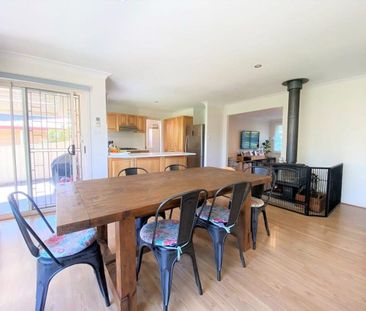 Modern 3-Bedroom Residence in Minchinbury NSW 2770 - Photo 2