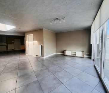 RUIME WONING MET 3 SLPK EN ZONNIGE TUIN. - Photo 1