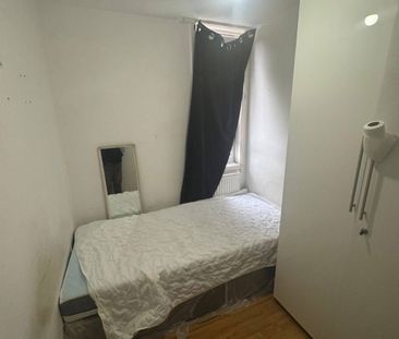 Room in a Shared Flat, Elkington Point, SE11 - Photo 1