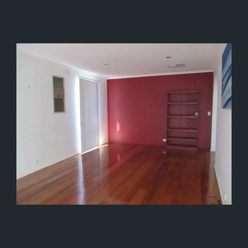 Spacious 3-Bedroom Family Home with Parking for Four, Endeavour Hills - Photo 1