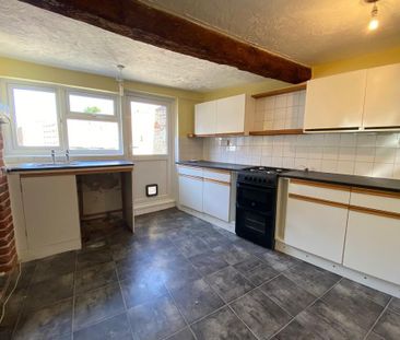 2 bedroom end of terrace house to rent - Photo 3