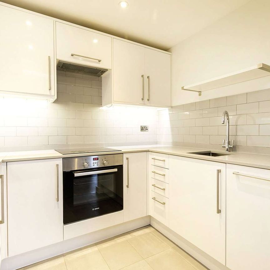 A large one bedroom church conversion in a fabulous Islington location. - Photo 1