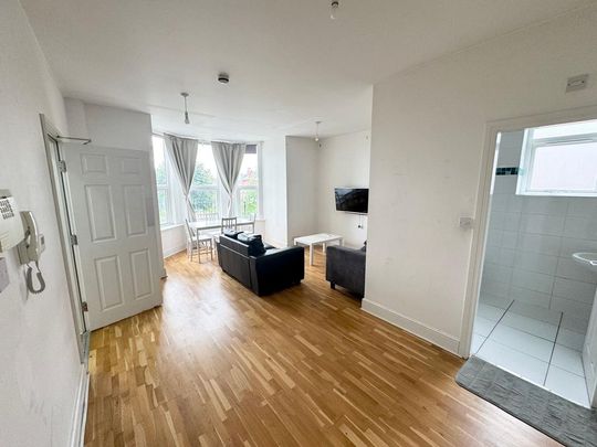 2 bedroom flat to rent - Photo 1