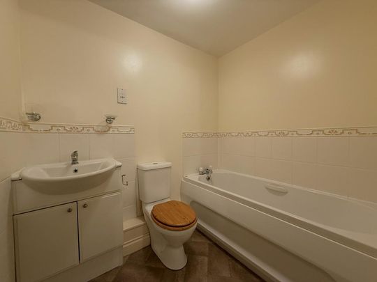 2 bedroom ground floor flat to rent - Photo 1