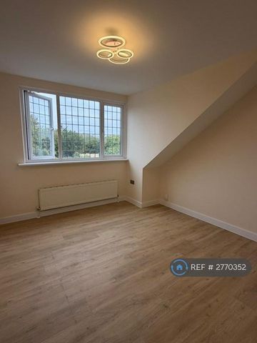 1 bedroom in a house share to rent - Photo 3