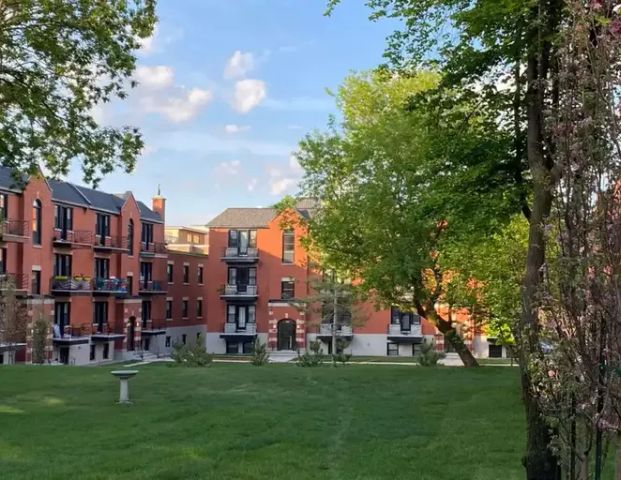 Jardins des Saules | 5530 Avenue Decelles, Montreal - Photo 1