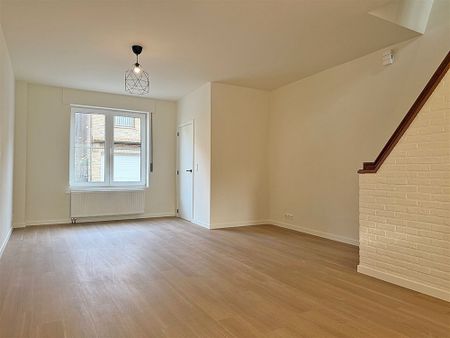 Instapklare vernieuwde (starters)WONING met 2 slaapkamers, terras, kelder & staanplaats - Photo 3