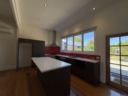 Enjoy the easy lifestyle, living here - Photo 5