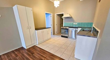 Apartment Living in Iconic Building - Photo 3