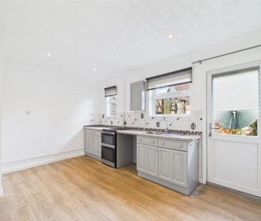 3 bedroom terraced house to rent - Photo 3
