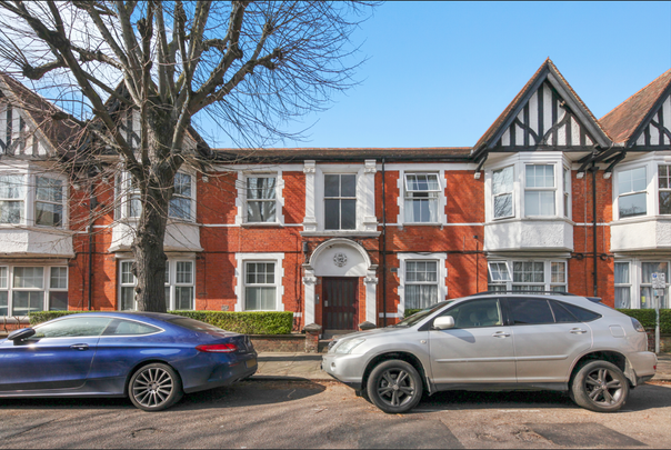 1 bedroom in a house share to rent - Photo 1