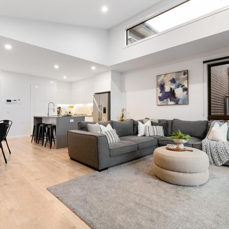 Stylish 3-Bedroom Townhome in Prime Seaford Location - Photo 3