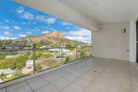 Top Level Three Bedroom Apartment with City and Castle Hill Views - Photo 2