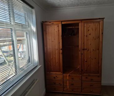 1 bedroom in a house share to rent - Photo 4
