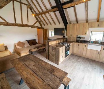 3 bedroom barn conversion to rent - Photo 1