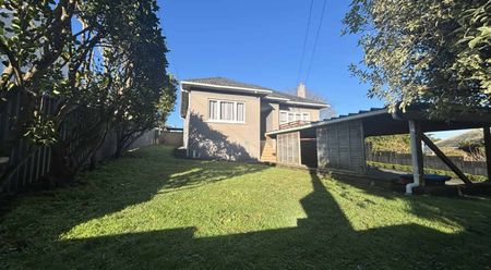 Charming Sunny Elevated 1930s Home - Photo 3