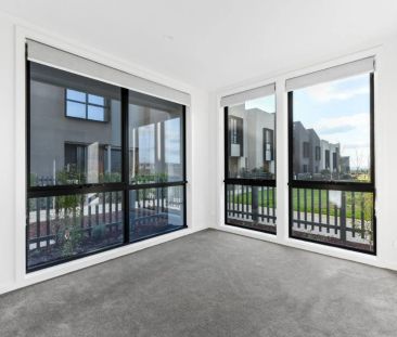 EXPERIENCE ELEVATED LIVING IN BROMPTON ESTATE! - Photo 4