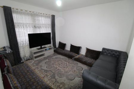 2 bedroom ground floor flat to rent - Photo 2