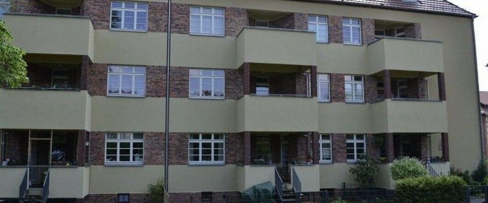 Sanierte 2-Raum-Wohnung mit Balkon, Terrasse und Einbauküche - Foto 1