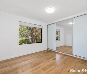 Spacious 4-Bedroom Townhouse in Earlwood - Photo 3