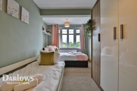4 bedroom detached house to rent - Photo 2