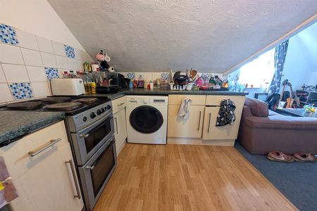 Landguard Road, SO15 - Photo 2