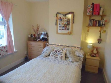 3 bedroom terraced house to rent - Photo 4