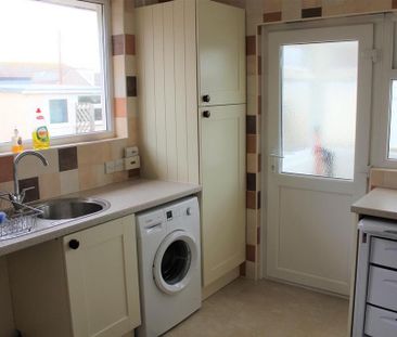 2 bedroom detached bungalow to rent - Photo 2