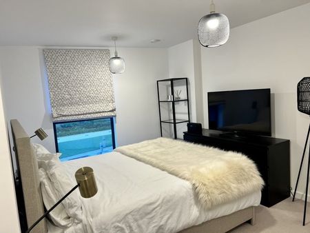 2 Bed Flat, Hawthorne Crescent, SE10 - Photo 3