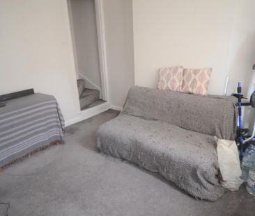 2 bedroom end of terrace house to rent - Photo 1