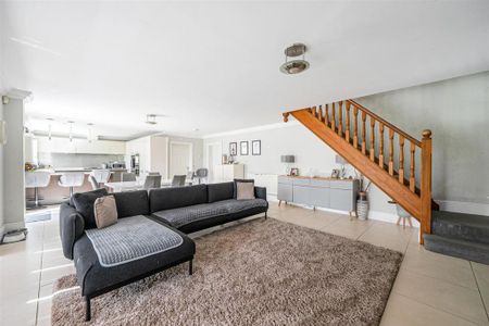 5 bedroom detached house to rent - Photo 3