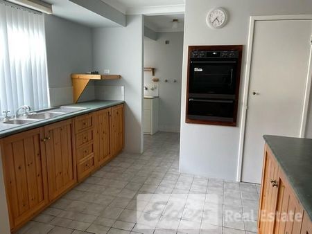 77 Unnaro Street - Photo 2