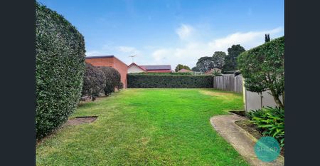 PEACEFUL HOME WITH EXPANSIVE BACKYARD, MINUTES FROM SHOPS - Photo 5