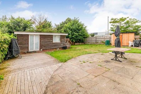 Milton Drive, TW17 - Photo 5