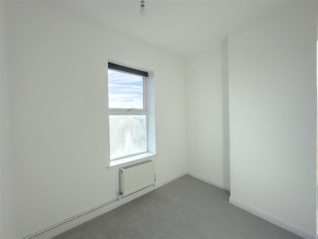 3 bedroom apartment to rent - Photo 3