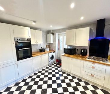 1 bedroom in a house share to rent - Photo 4